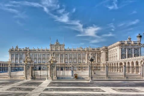 Skip the Line Royal Palace Madrid Tour Semi-Private 8ppl max