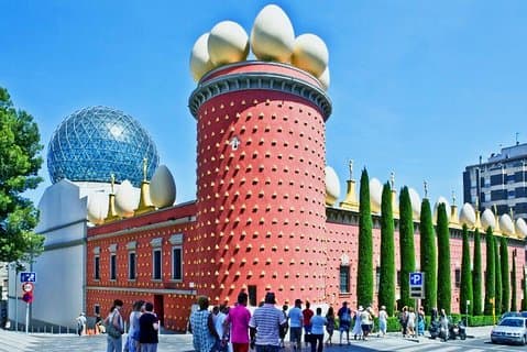 Private Dalí Museum tour in Figueres, Barcelona.