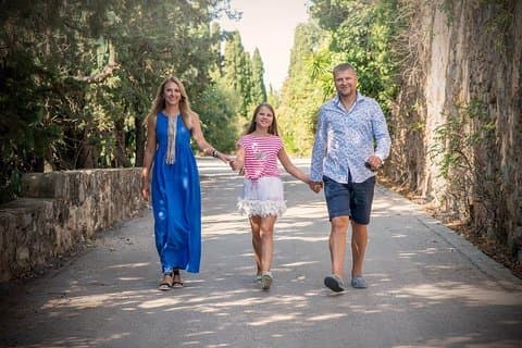 Private Photo Session with a Local Photographer in Tarragona