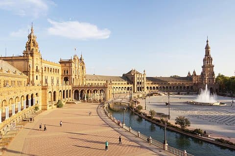 Plaza de https://media-cdn.tripadvisor.com/media/attractions-splice-spp-720x480/07/8e/49/ec.jpgSpain