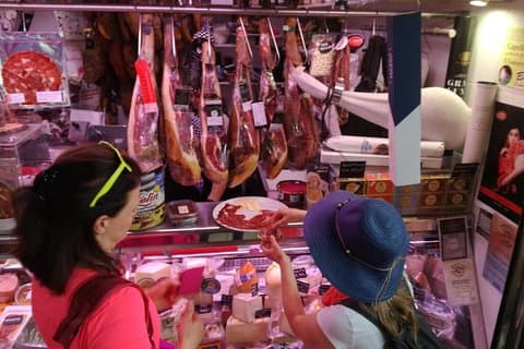Central Market & Hidden Tapas Bars Tour in Alicante