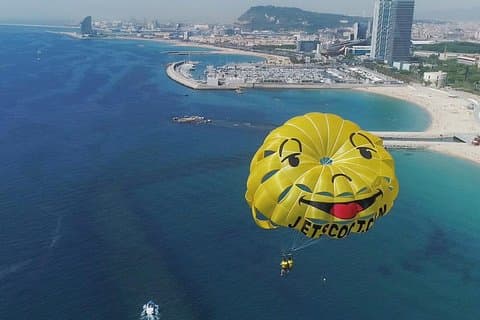 Pack Jet Ski sin licencia y Parasailing Tour en Barcelona