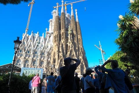 Barcelona Highlights & Sagrada Familia Tour: Priority Access