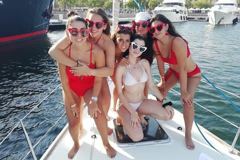 Have some drinks and make memories with your friends!
