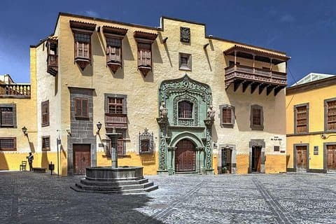Discover Las Palmas city on your own