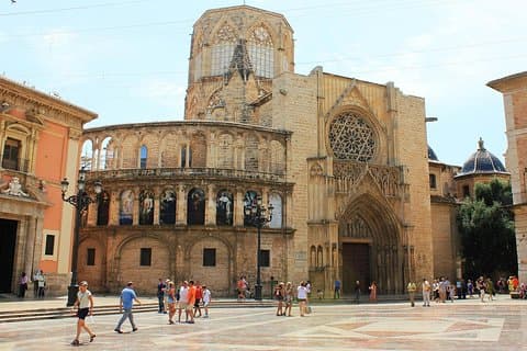 Valencia Essentials - Culture, Cuisine & Timeless Architecture
