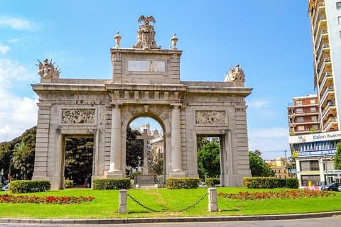 Historic Valencia: Exclusive Private Tour with a Local