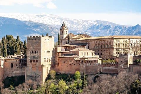 Granada Private Guided Tour with Alhambra Complex & Albaicín