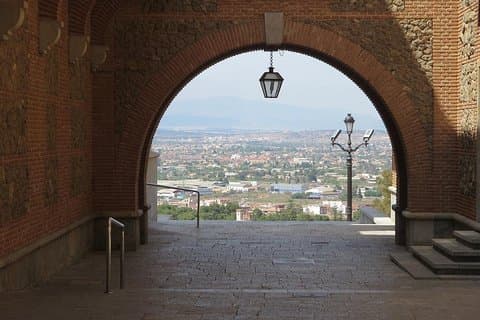 Montserrat and De Poblet Monastery - Reduced group hotel pick up from Barcelona
