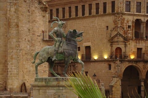 Guided tour in Trujillo at Sunset "El Collector de Atardeceres"