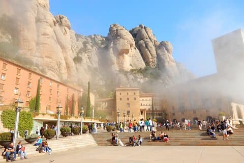 Private Montserrat with Lunch and Wine Tasting from Barcelona