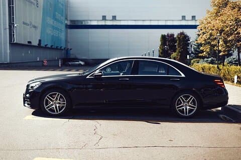 Arrival Transfer: Madrid Airport MAD to Madrid by Business Car
