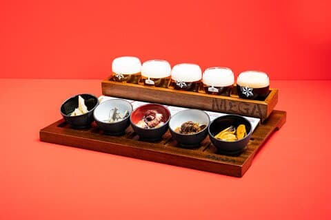 Table of Estrella Galicia Beers and Preserves of 1st quality
