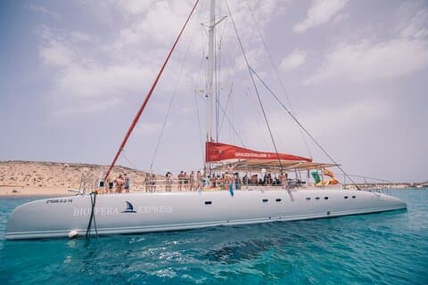 Catamaran Sailing Day To La Graciosa with Lunch