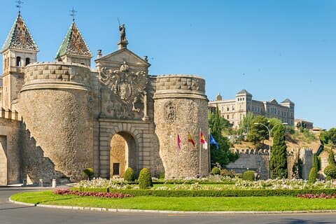 Medieval Toledo: The Knight of Three Cultures Exploration Game