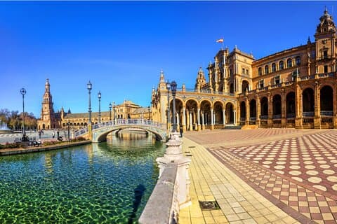 Seville Quest: Uncover the Dark Legends of Old Town
