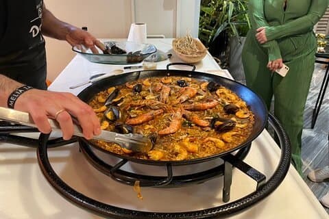 Seville: Paella Showcooking Experience