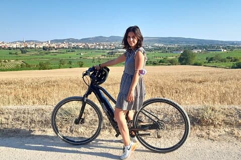 From Barcelona: E-Bike Tour in the vineyards with 2 Wineries