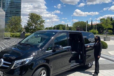 Private Shuttle Transfer from City Centre to Airport