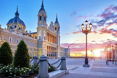 Madrid Scavenger Hunt & Highlights Self-Guided Walking Tour