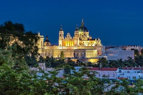 Private guided tour: Madrid City Highlights and Palace Quarter