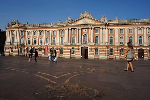 Private Transfer From Barcelona To Toulouse With a 2 Hour Stop