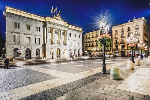 Barcelona Night Tour with Friendly Local Guide