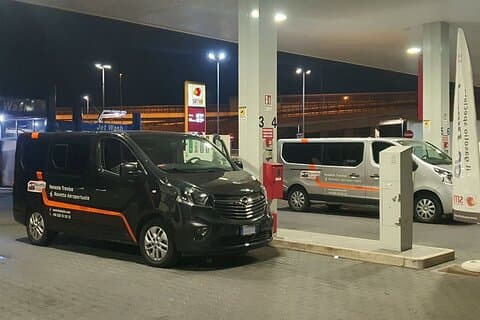 Seville Airport (SVQ) to Seville - Round-Trip Private Transfer