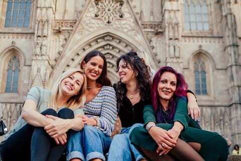 Barcelona: Private photoshoot outside Casa Batlló & Casa Milà