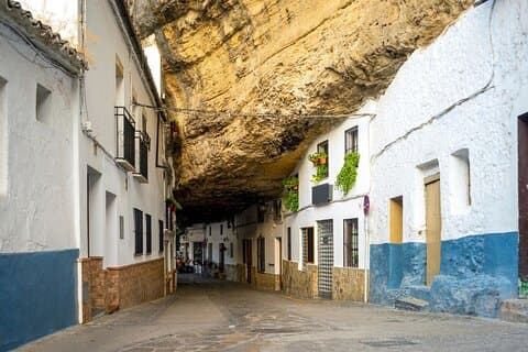 Fom Costa del Sol: Ronda and Setenil Tour with Tasting Experience
