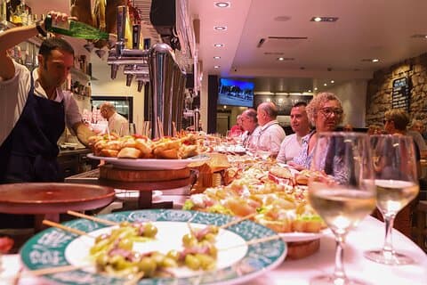 San Sebastián Food & Wine Tour with Basque Club Dinner Experience