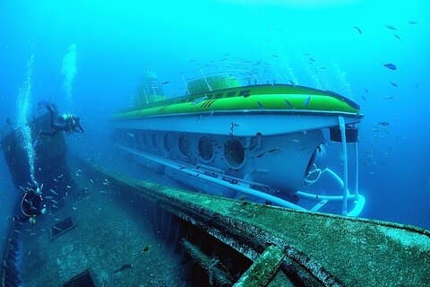 Submarine with shipwreck