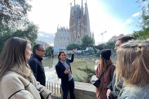 Barcelona Sagrada Familia and Guell Park drink and tapa