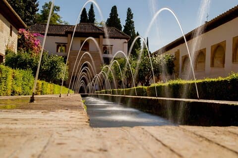 Guided tour of Alhambra and Generalife with Nasrid Palaces