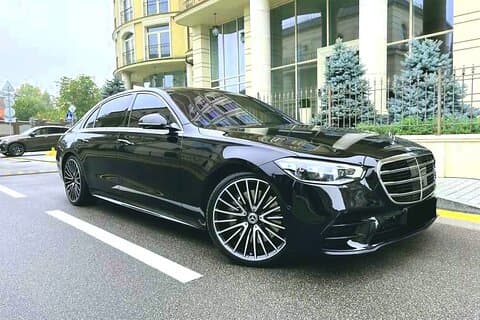 Private Transfer: Madrid to Madrid Airport MAD in Luxury Car