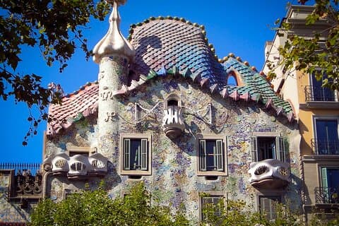 Sailing Experience,Sagrada Familia & Casa Battlo Small Group Tour