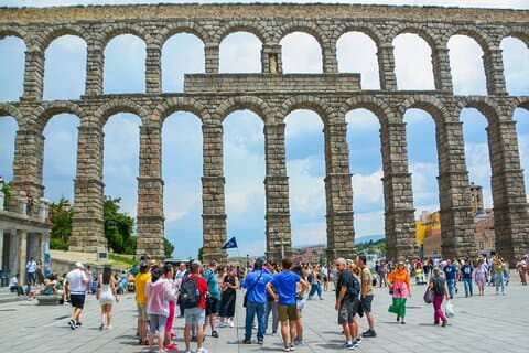 From Madrid: Toledo & Segovia Day Tour with Lunch & Tickets