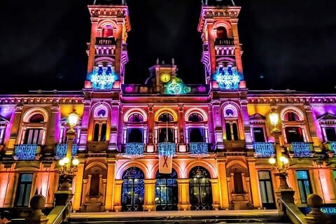 The Essence of San Sebastian: Old Town Charm & Seaside Beauty