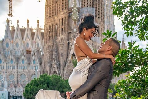 Barcelona : Private Photoshoot Outside Sagrada Familia