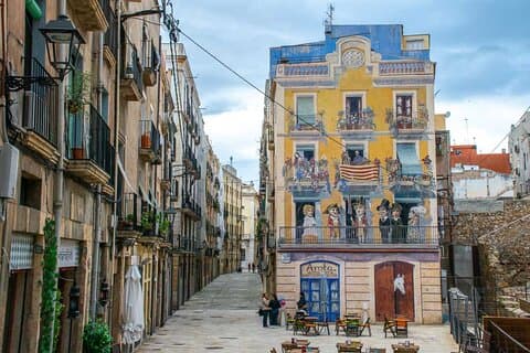 Tarragona Scavenger Hunt & Highlights Self-Guided Walking Tour