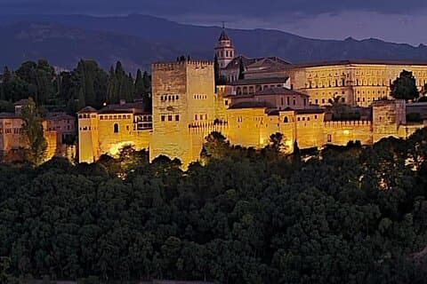 Private tour of the Granada Alhambra (tickets included)