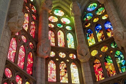 Sagrada Familia Guided Tour with Skip The Line Access