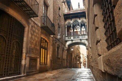 Barcelona Scavenger Hunt & Highlights Self-Guided Walking Tour