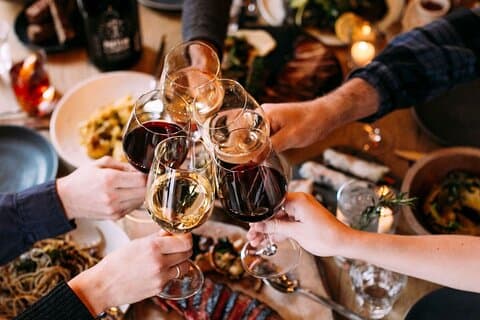 Cheers to life! Saludos a la vida!