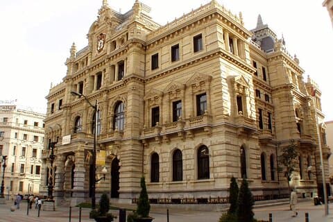 Bilbao Self-Guided City Walking Tour & Scavenger Hunt