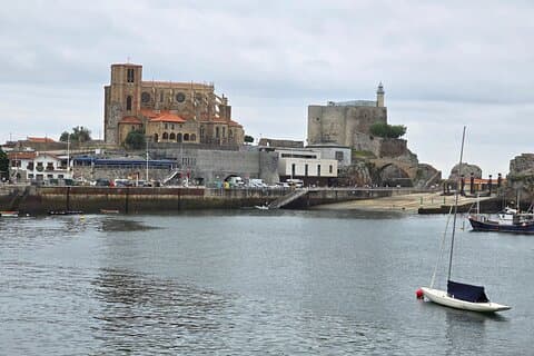 Private Tour of Castro Urdiales with Face-to-Face Guide