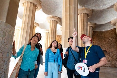 The guide tells the group about Gaudí's Park, the famous Park Güell