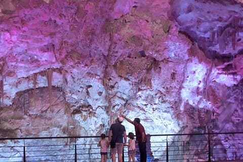 A didactic experience for all ages: discovering the secrets of the tallest cave in Spain.