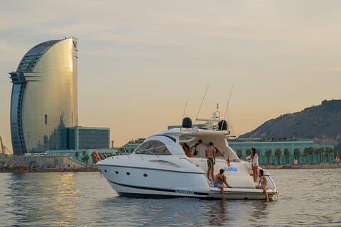 Private luxury yacht tour with snacks and drinks in Barcelona