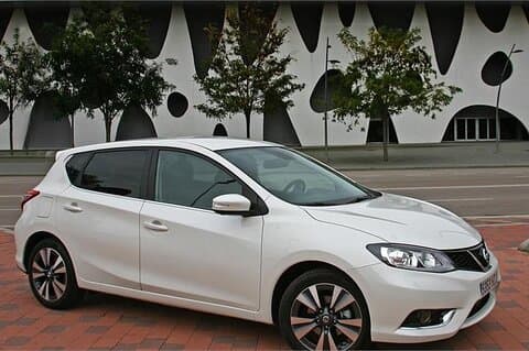 White Nissan Pulsar